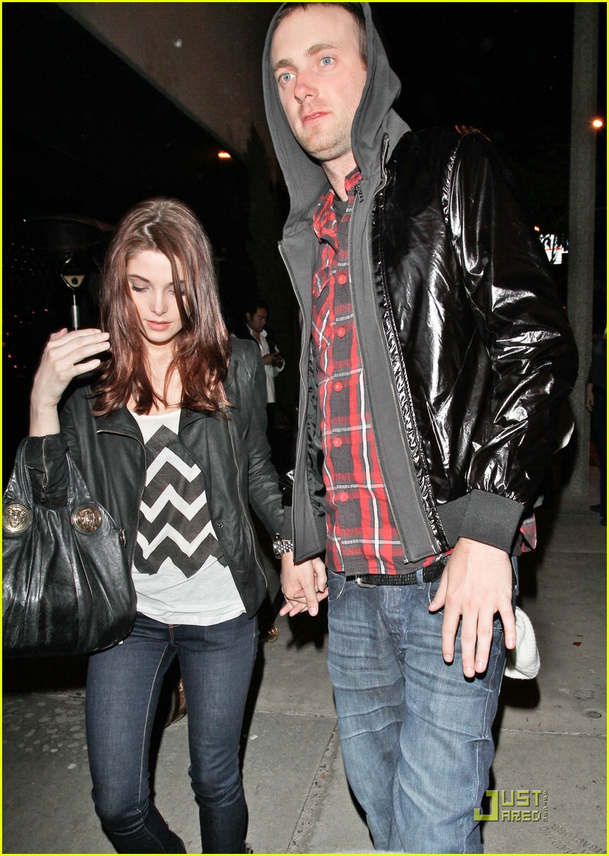 Ashley Greene: Twitterview Happening Now!