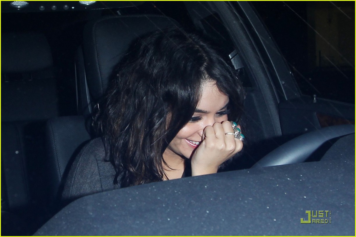 Vanessa Hudgens: Clubbing & Crave Cafe!