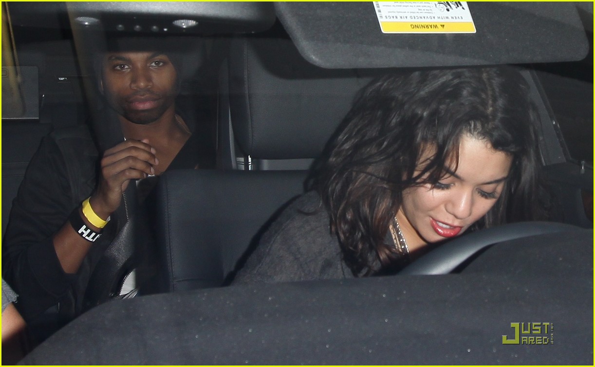 Vanessa Hudgens: Clubbing & Crave Cafe!