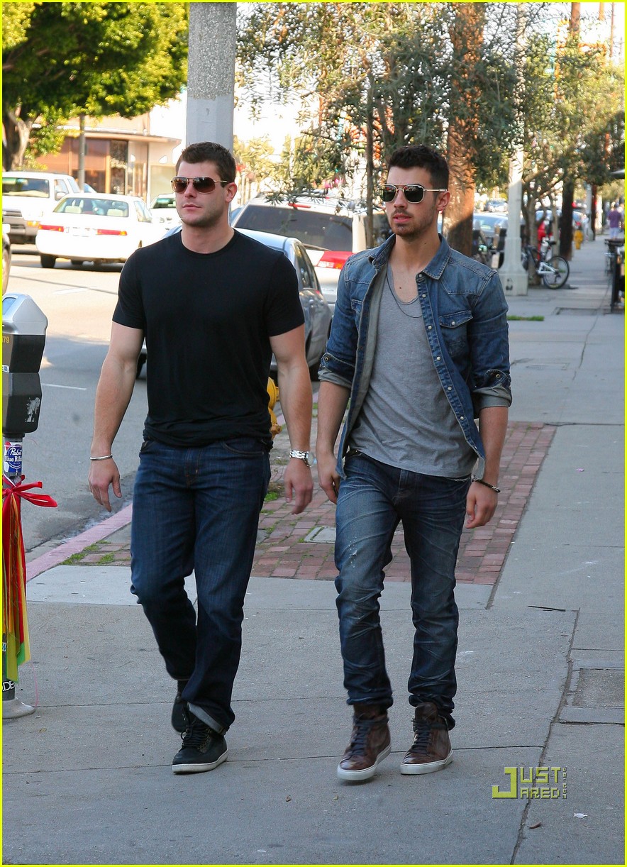 Joe Jonas: Joan's on Third Lunch!