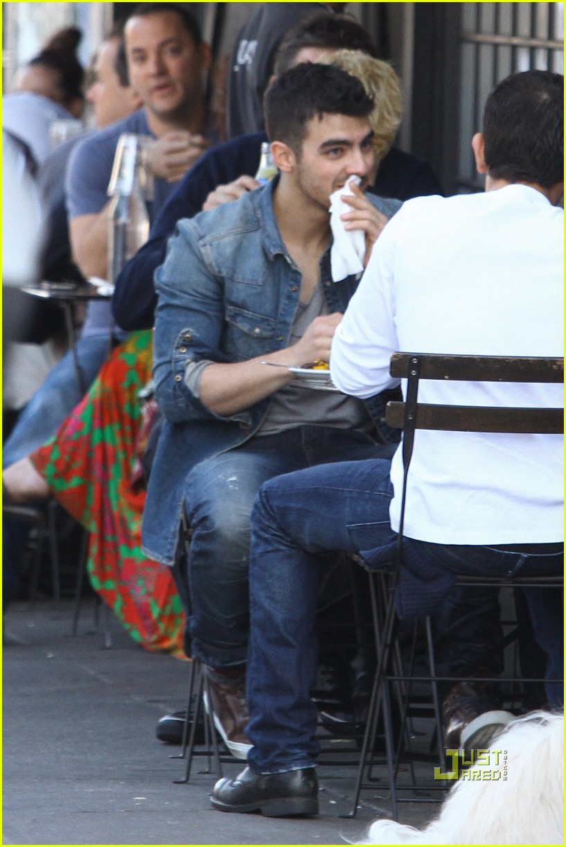 Joe Jonas: Joan's on Third Lunch!