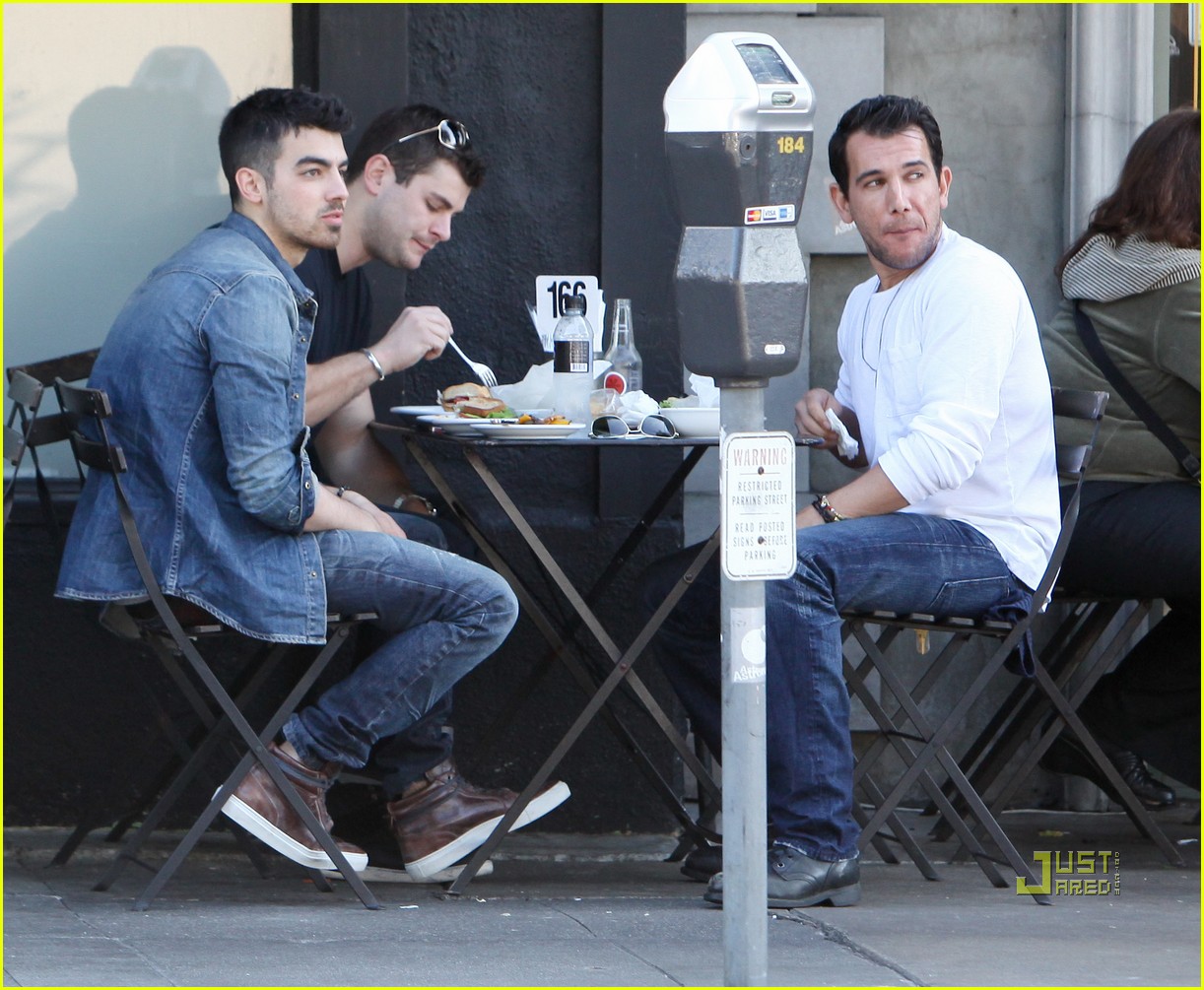 Joe Jonas: Joan's on Third Lunch!