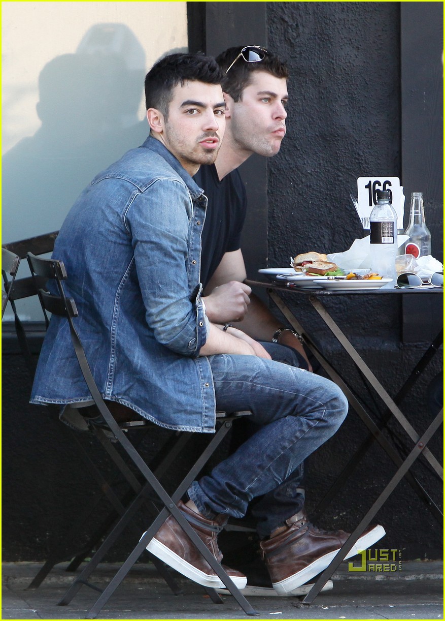 Joe Jonas: Joan's on Third Lunch!