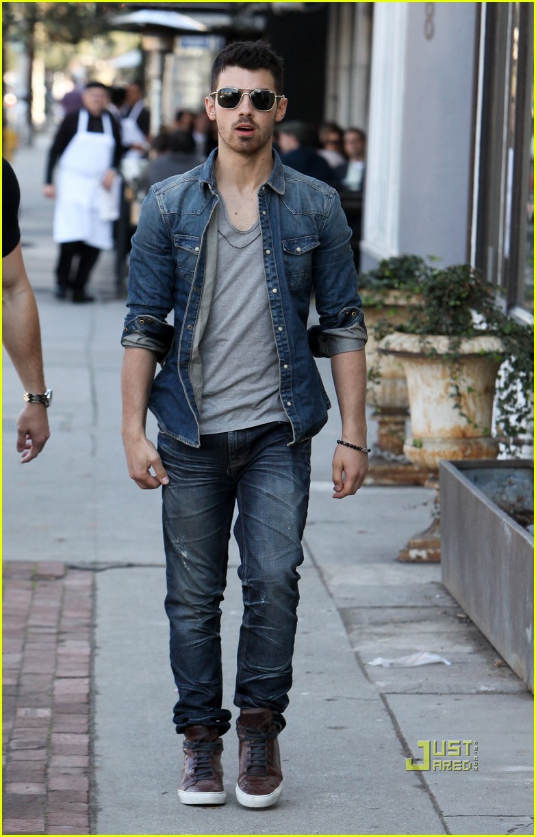 Joe Jonas: Joan's on Third Lunch!