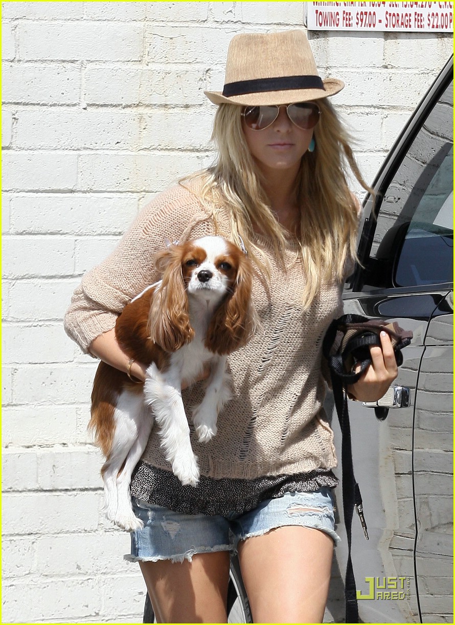 Julianne Hough Has A 'Taste For a Cure'