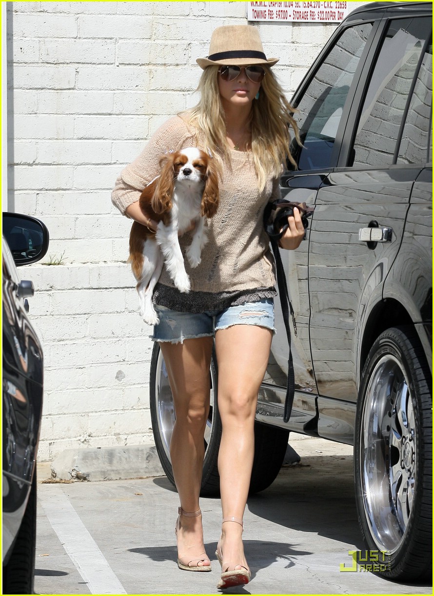 Julianne Hough Has A 'Taste For a Cure'