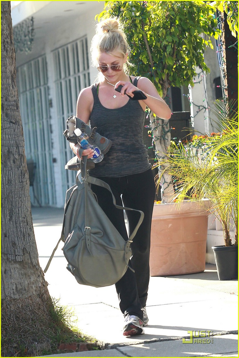 Julianne Hough Will 'Rock The Ages'