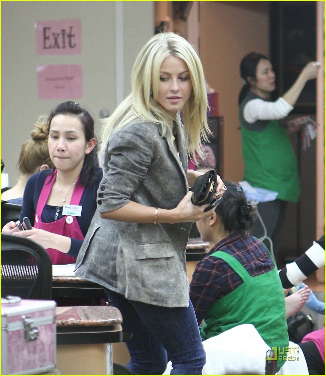 Julianne Hough: Calling All Rock N' Roll Loving Guys!