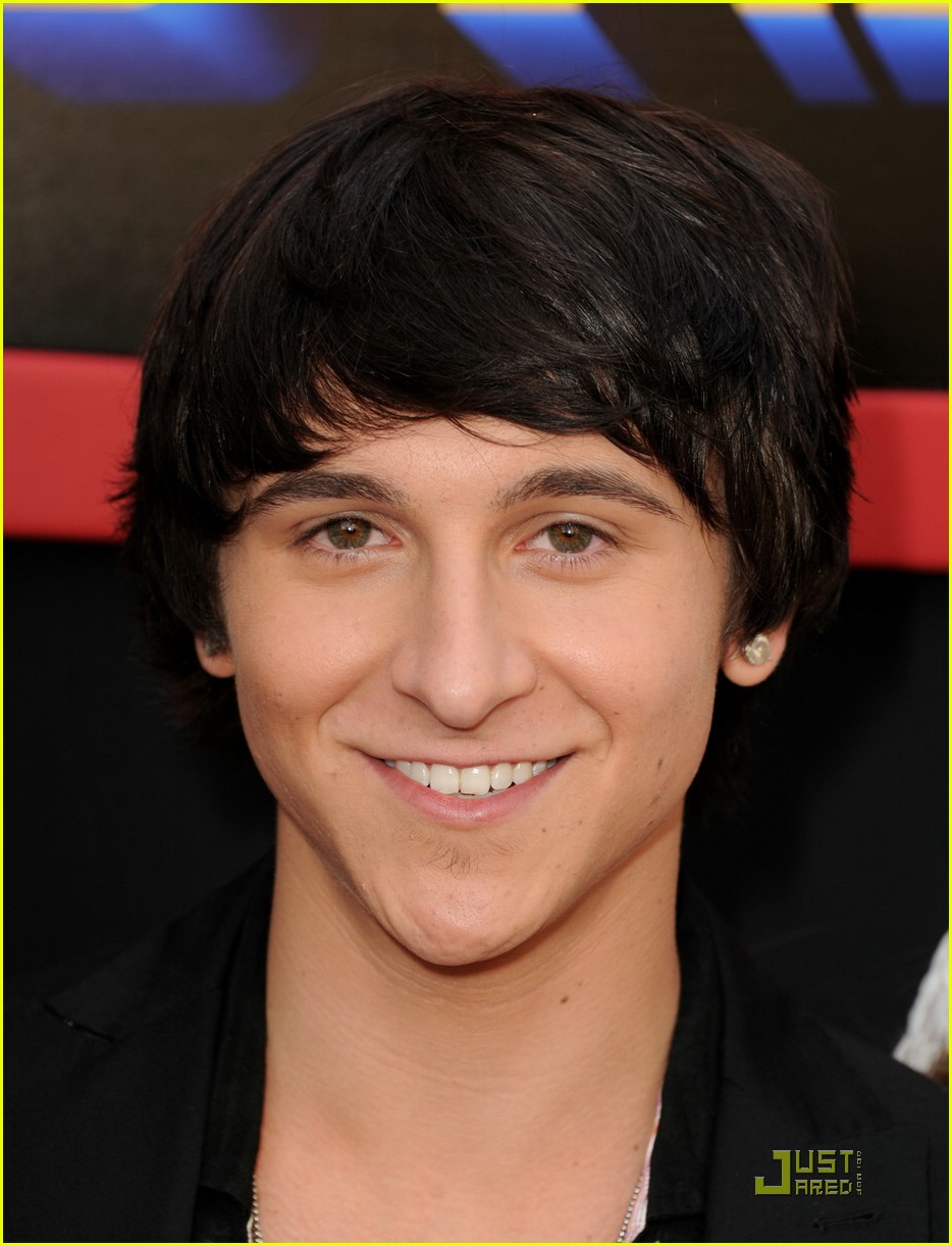 Kelsey Chow & Mitchel Musso 'Need Moms'