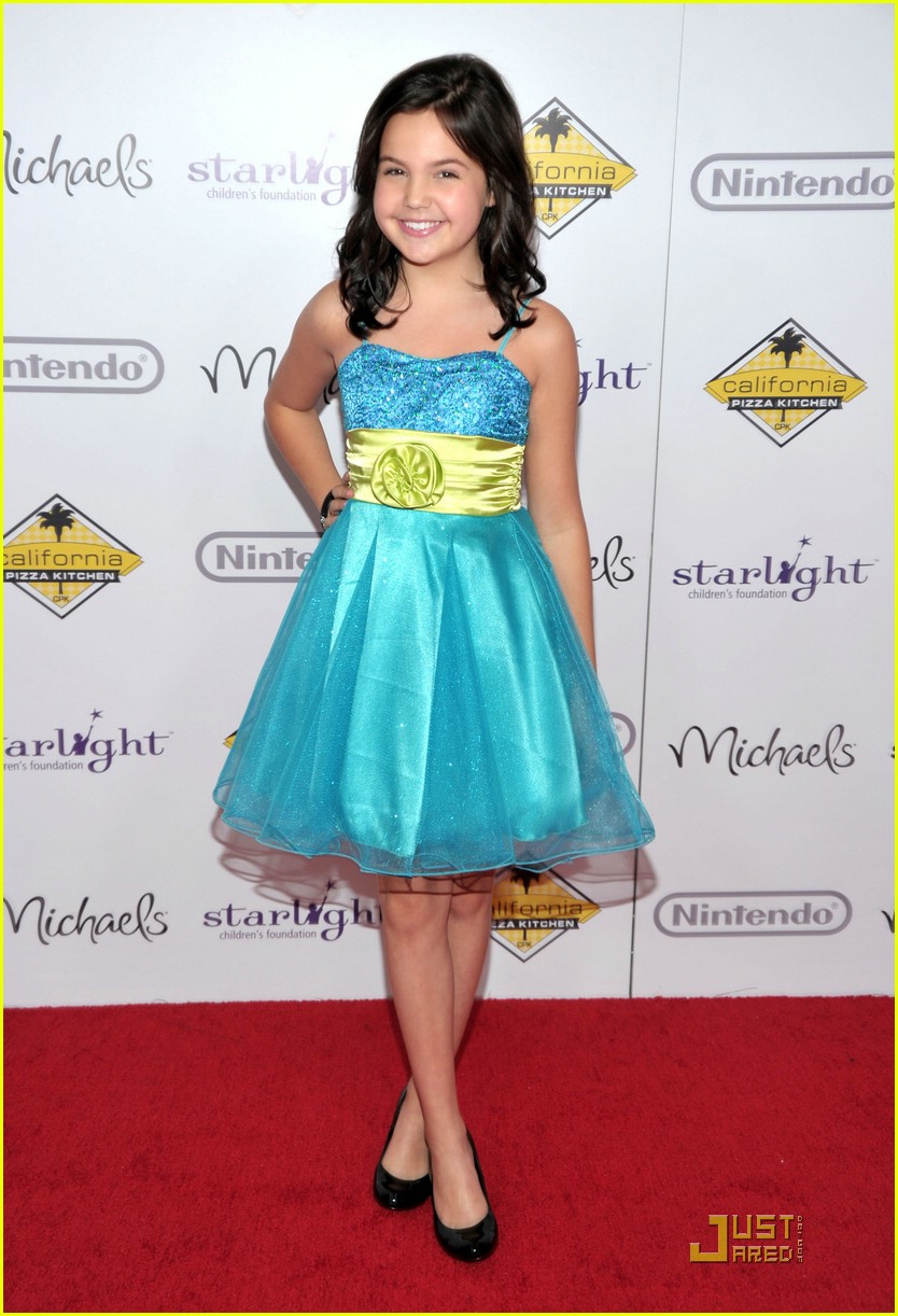 Bailee Madison: A Stellar Night Gala Hostess!