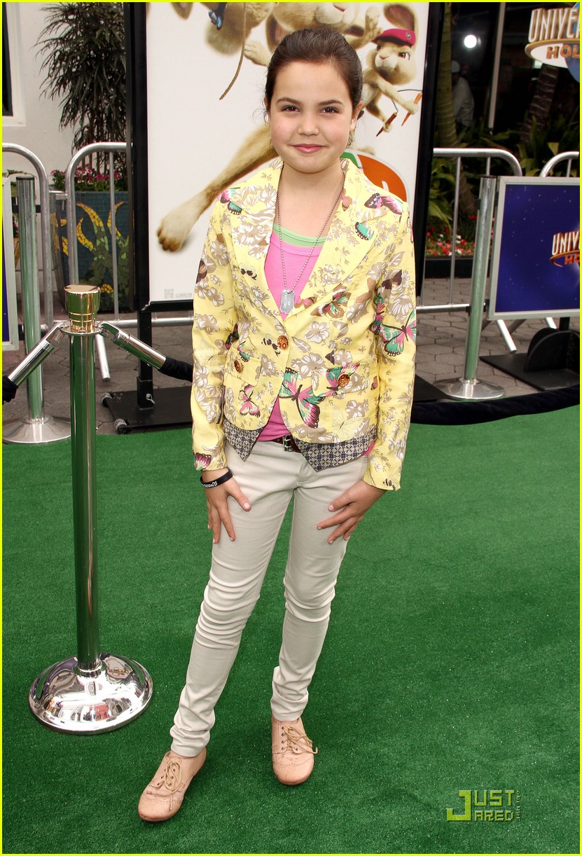 Bailee Madison: A Stellar Night Gala Hostess!