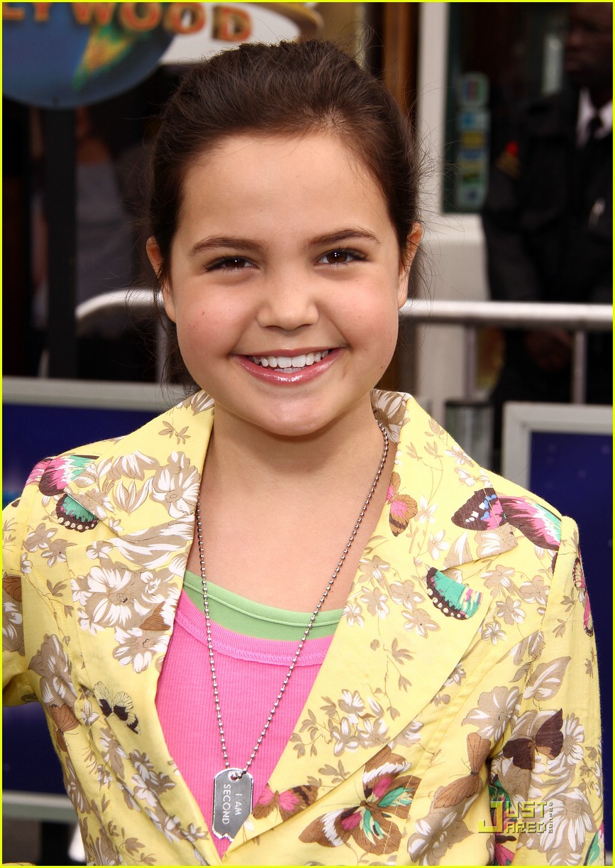 Bailee Madison: A Stellar Night Gala Hostess!