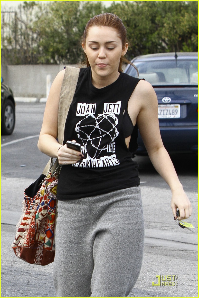 Miley Cyrus: Blackhearts Block