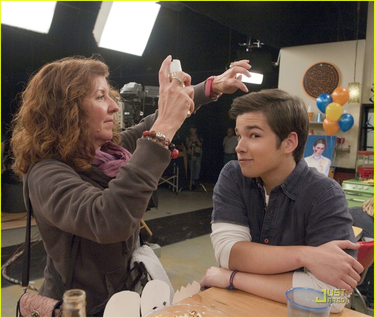 Nathan Kress Turns Into A Vampire on 'iCarly' -- Really.