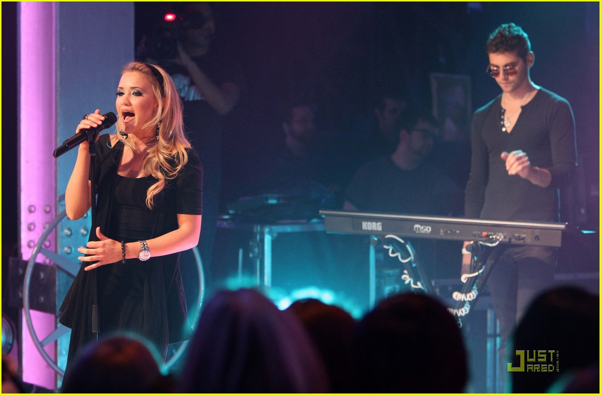 Emily Osment: MuchMusic Performer!