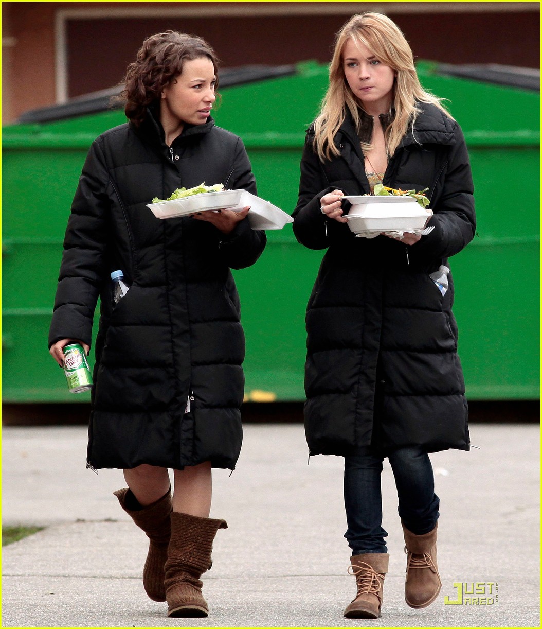 Brittany Robertson Eats in the 'Secret Circle'