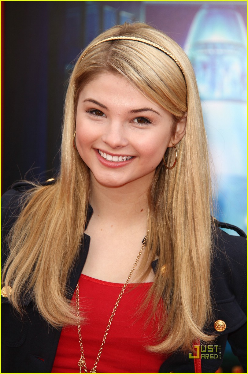 Sammi Hanratty & Stefanie Scott: New 'Mars Needs Moms' Clip!