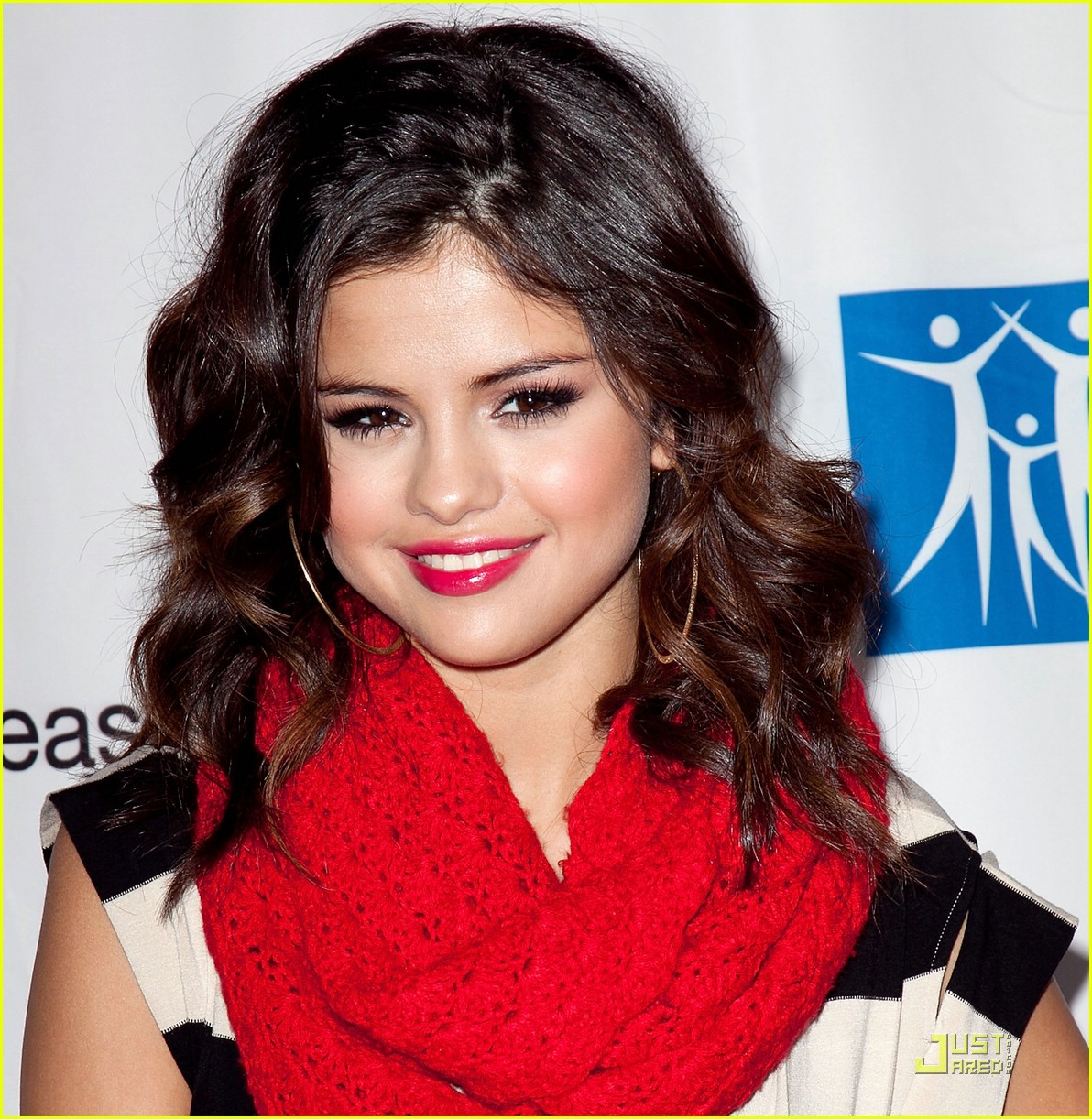 Selena Gomez & The Scene: Concert For Hope Pics and Video!
