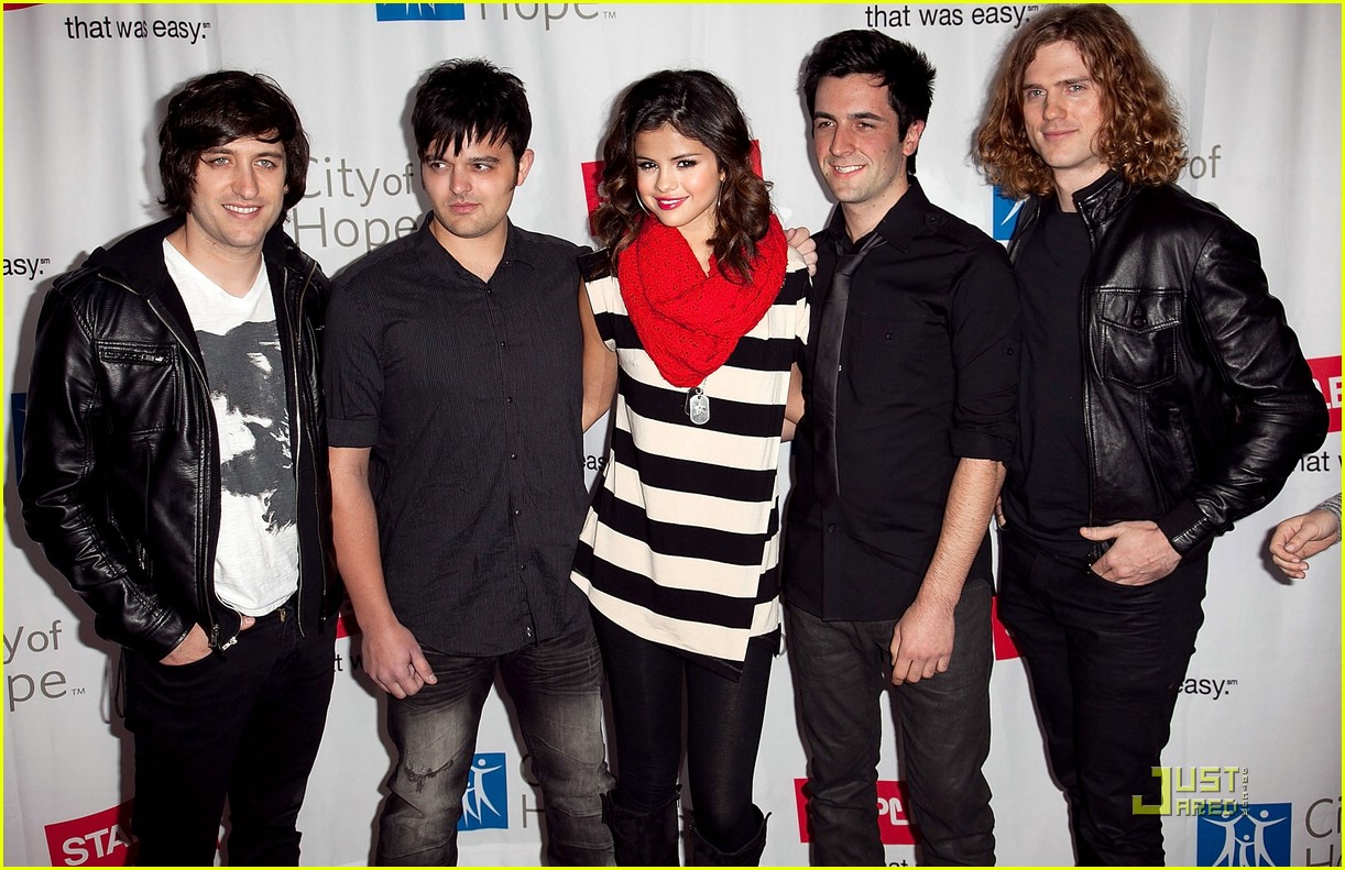 Selena Gomez & The Scene: Concert For Hope Pics and Video!