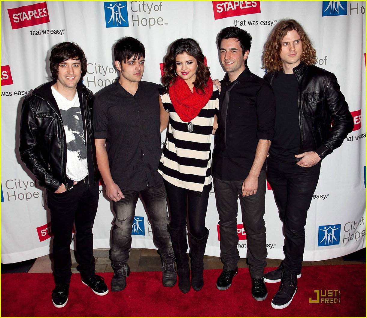 Selena Gomez & The Scene: Concert For Hope Pics and Video!