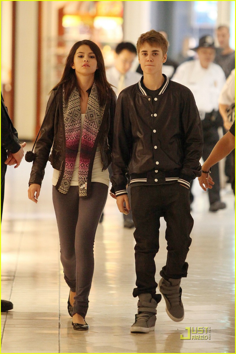 Selena Gomez: Happy Birthday Justin Bieber!