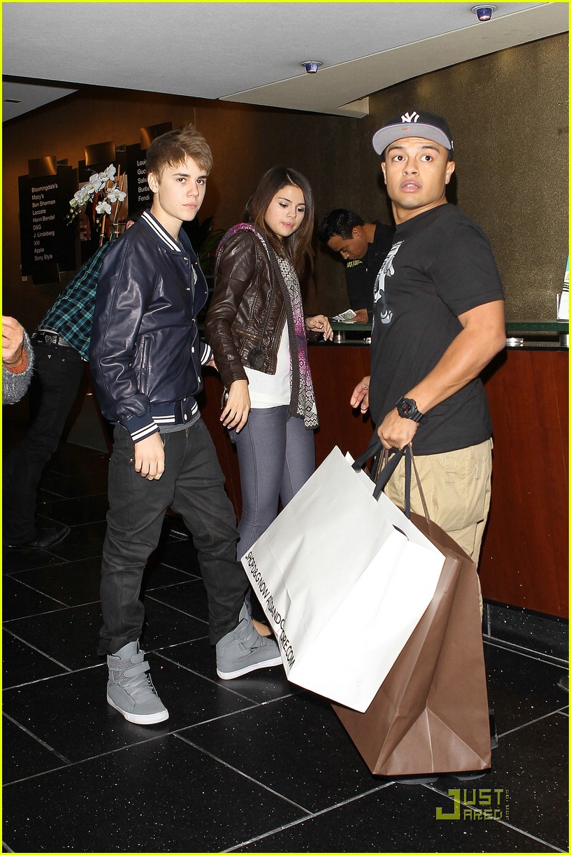 Selena Gomez: Happy Birthday Justin Bieber!