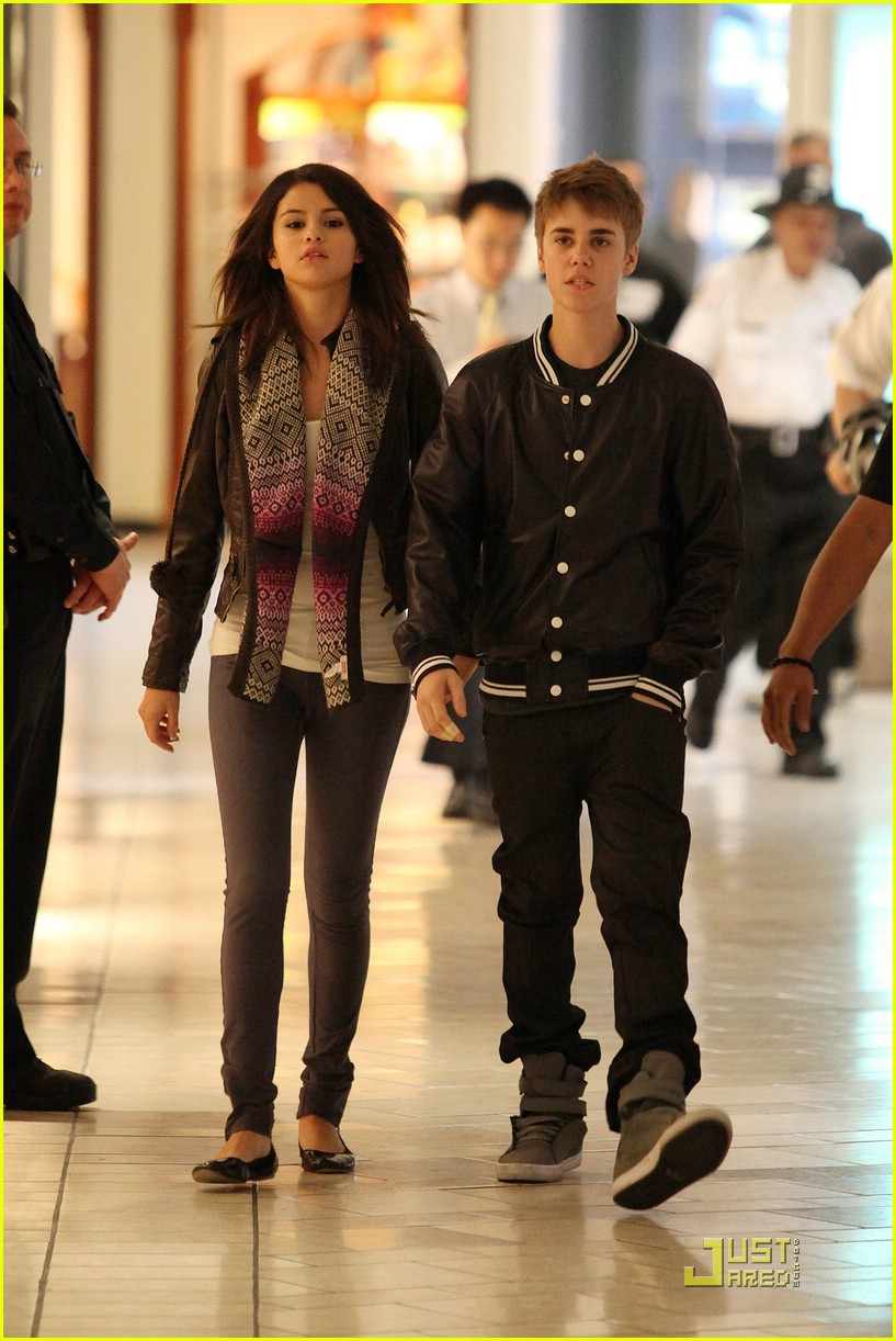 Selena Gomez: Happy Birthday Justin Bieber!