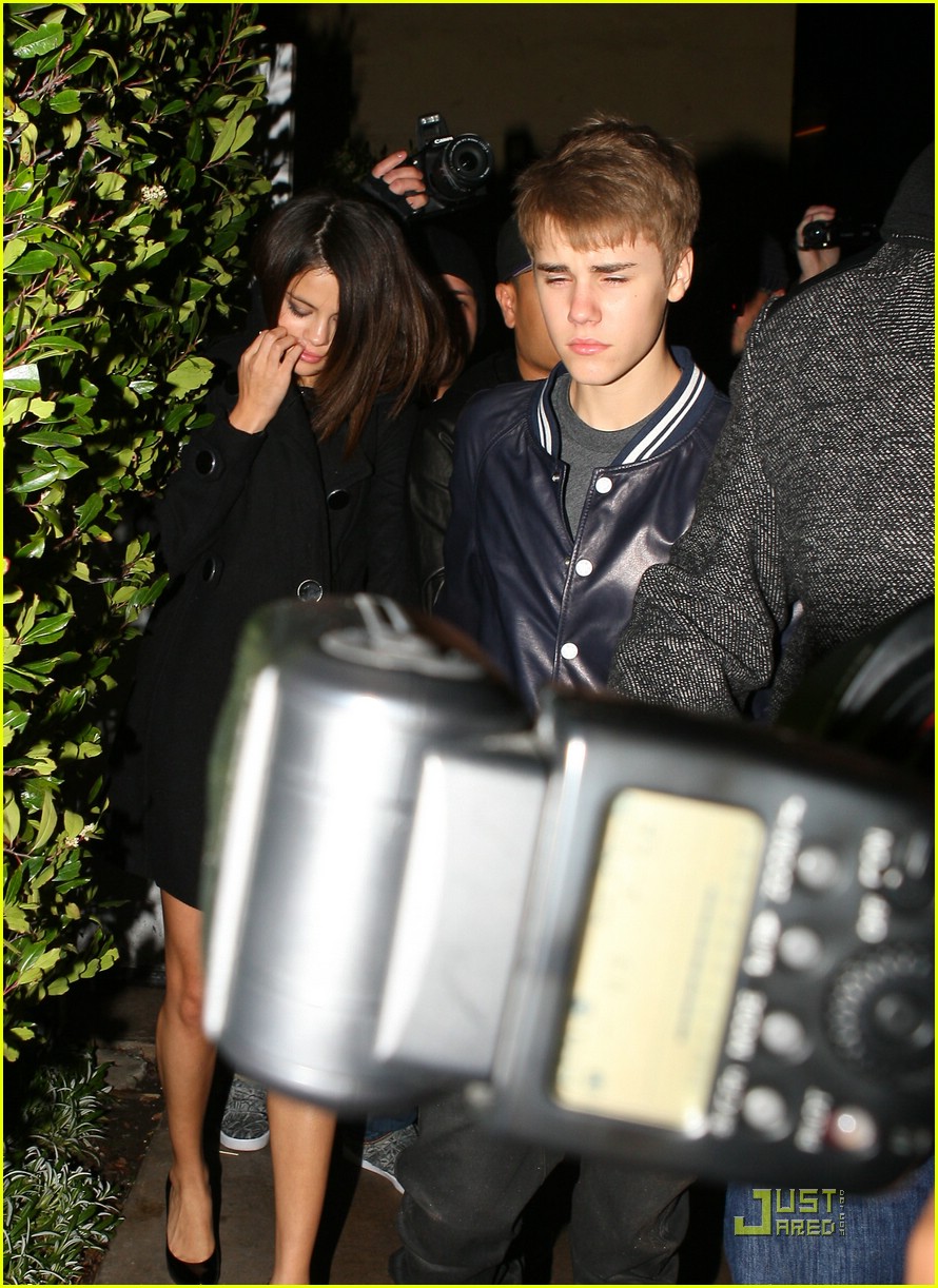 Justin Bieber & Selena Gomez Make it Maggiano's
