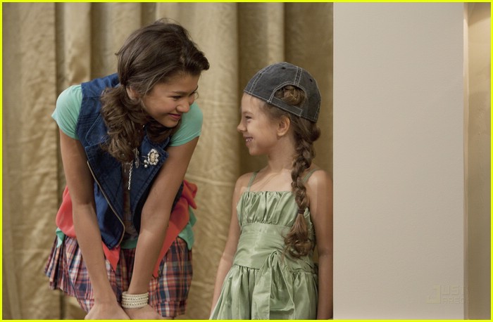 Zendaya Puts On The Glitz TONIGHT