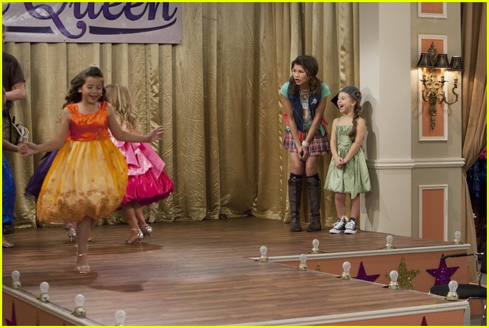 Zendaya Puts On The Glitz TONIGHT