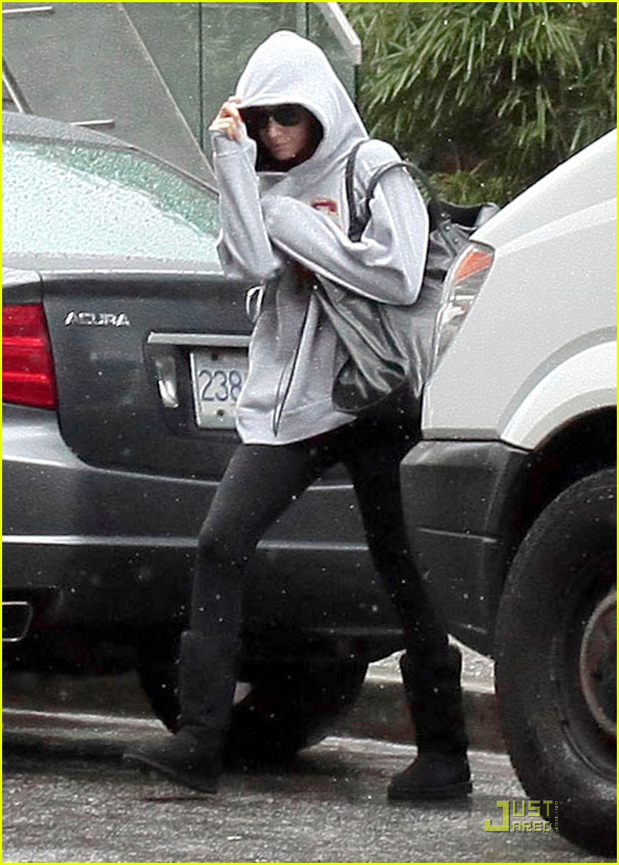 Ashley Tisdale: Rainy Day Workout