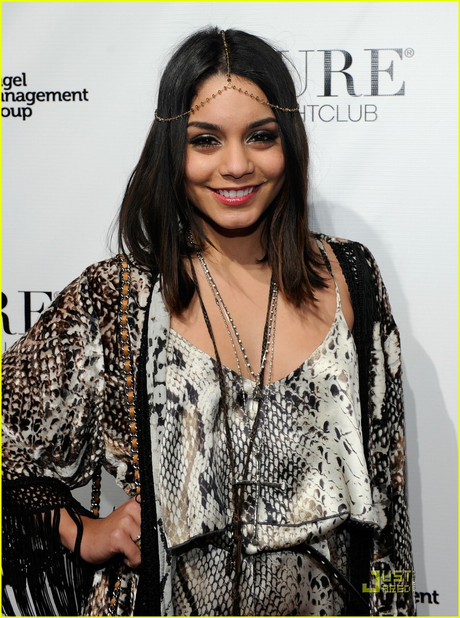 Vanessa Hudgens: Haute Betts Headpiece Hottie