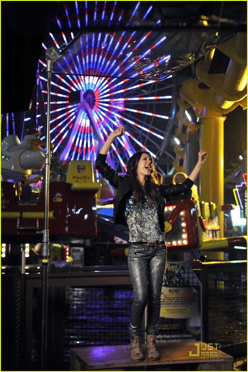 Victoria Justice -- 'Begging On Your Knees" VIDEO!