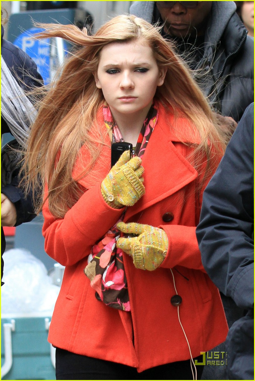 Abigail Breslin Goes Blonde for 'New Year's Eve'!