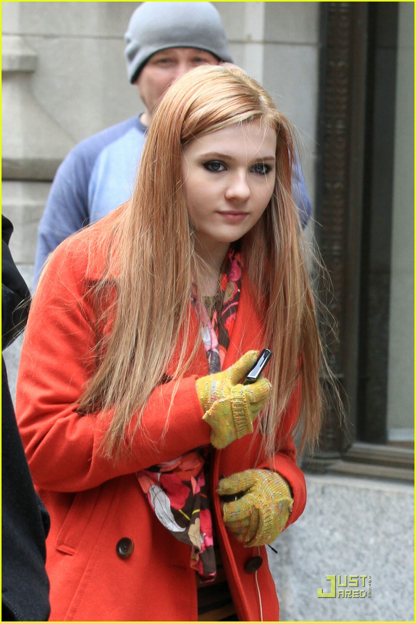 Abigail Breslin Goes Blonde for 'New Year's Eve'!