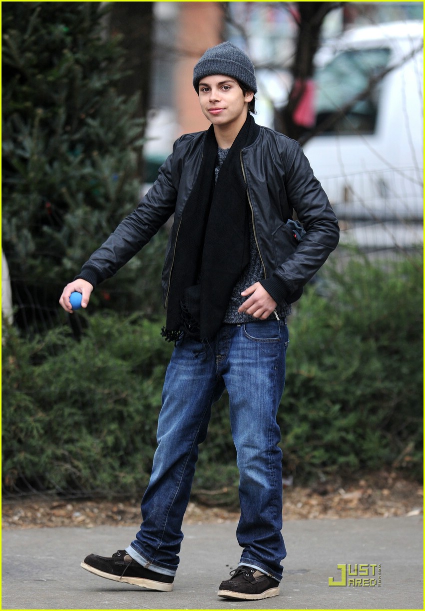 Abigail Breslin & Jake T. Austin: New Year's Eve in NYC!
