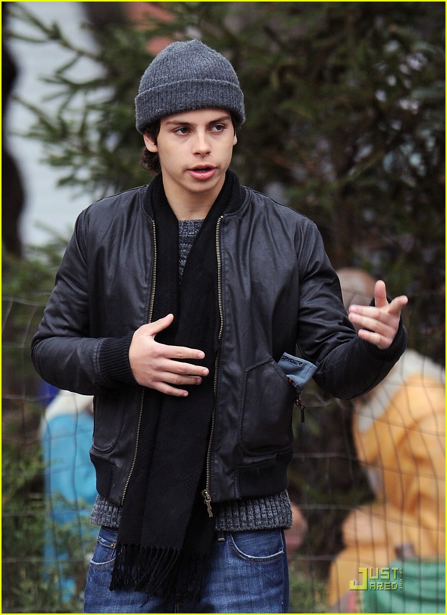 Abigail Breslin & Jake T. Austin: New Year's Eve in NYC!