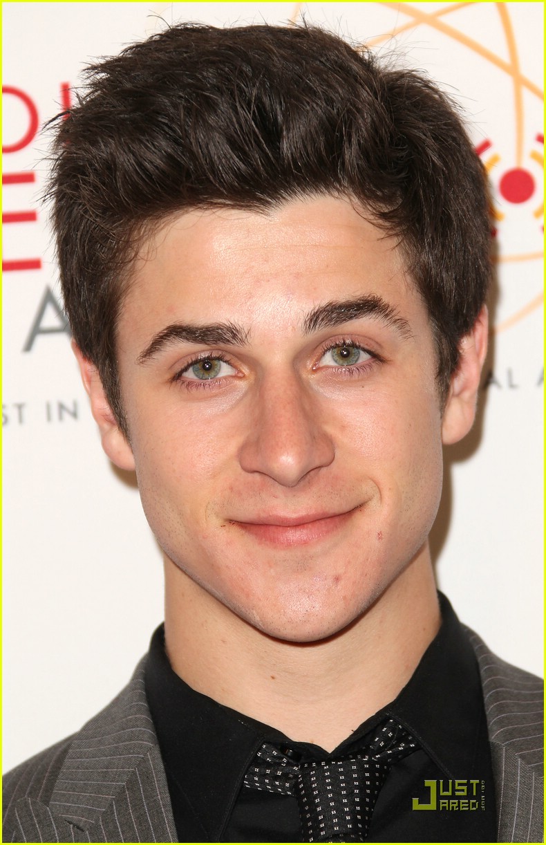 Aimee Teegarden: College Emmys with David Henrie!