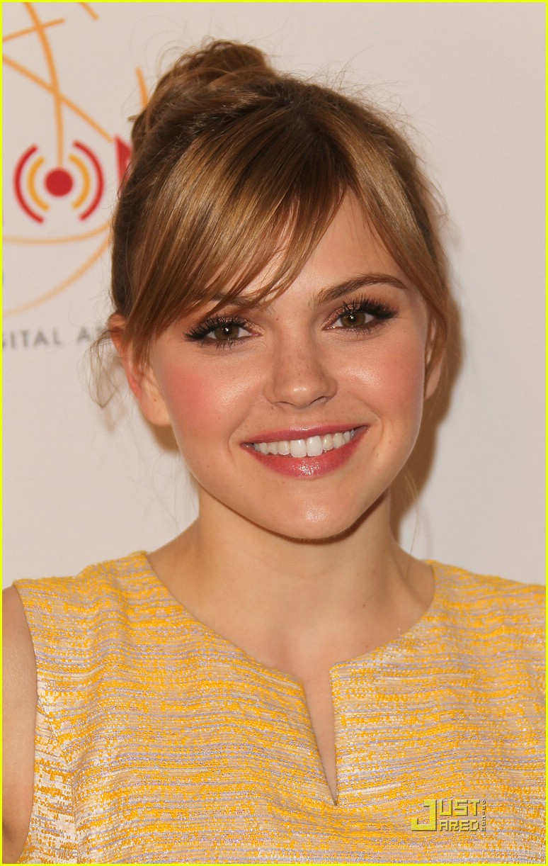 Aimee Teegarden: College Emmys with David Henrie!