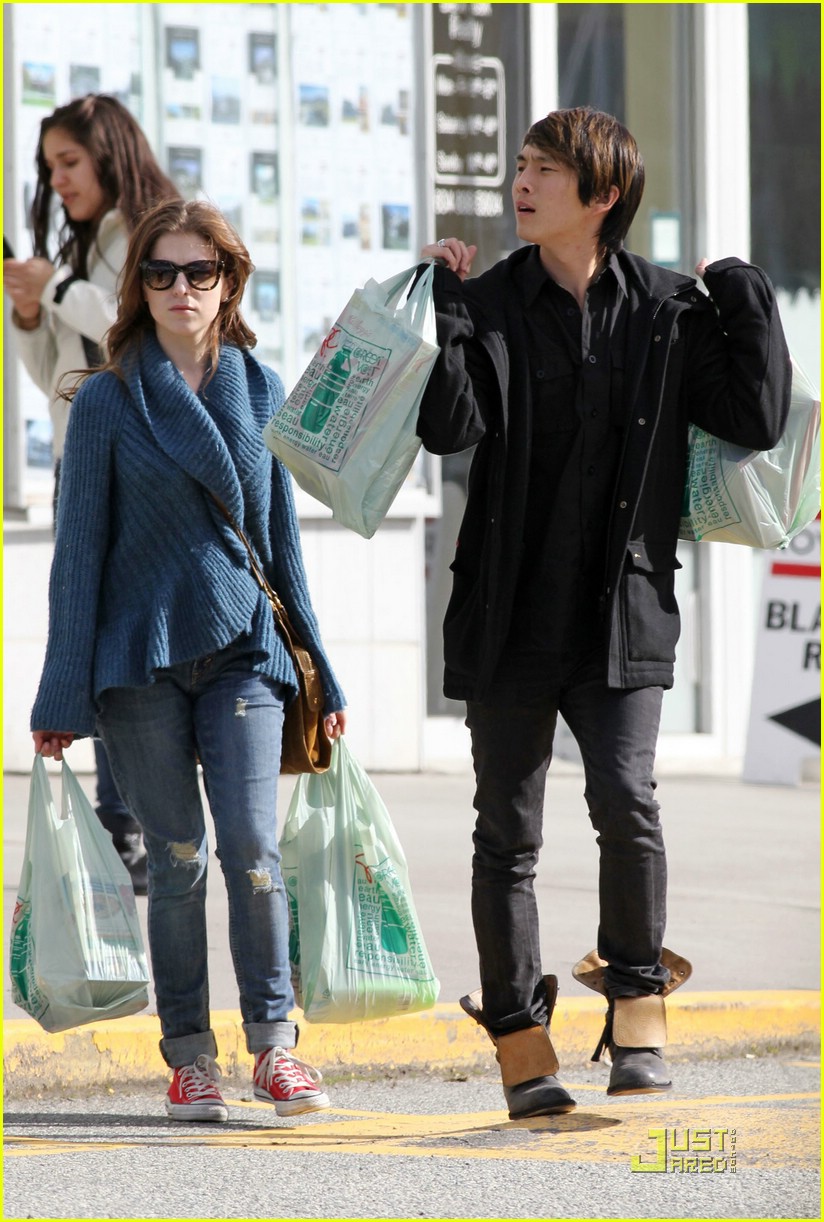 Anna Kendrick & Justin Chon: Grocery Run!