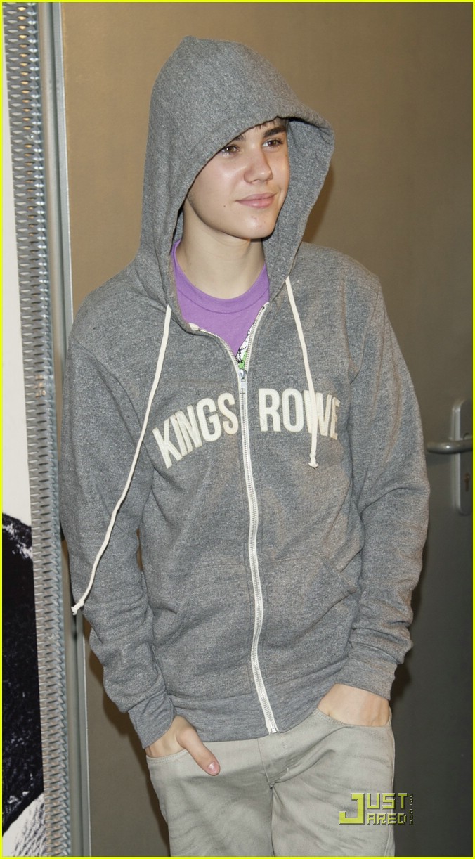 Justin Bieber: Soccer in Spain!
