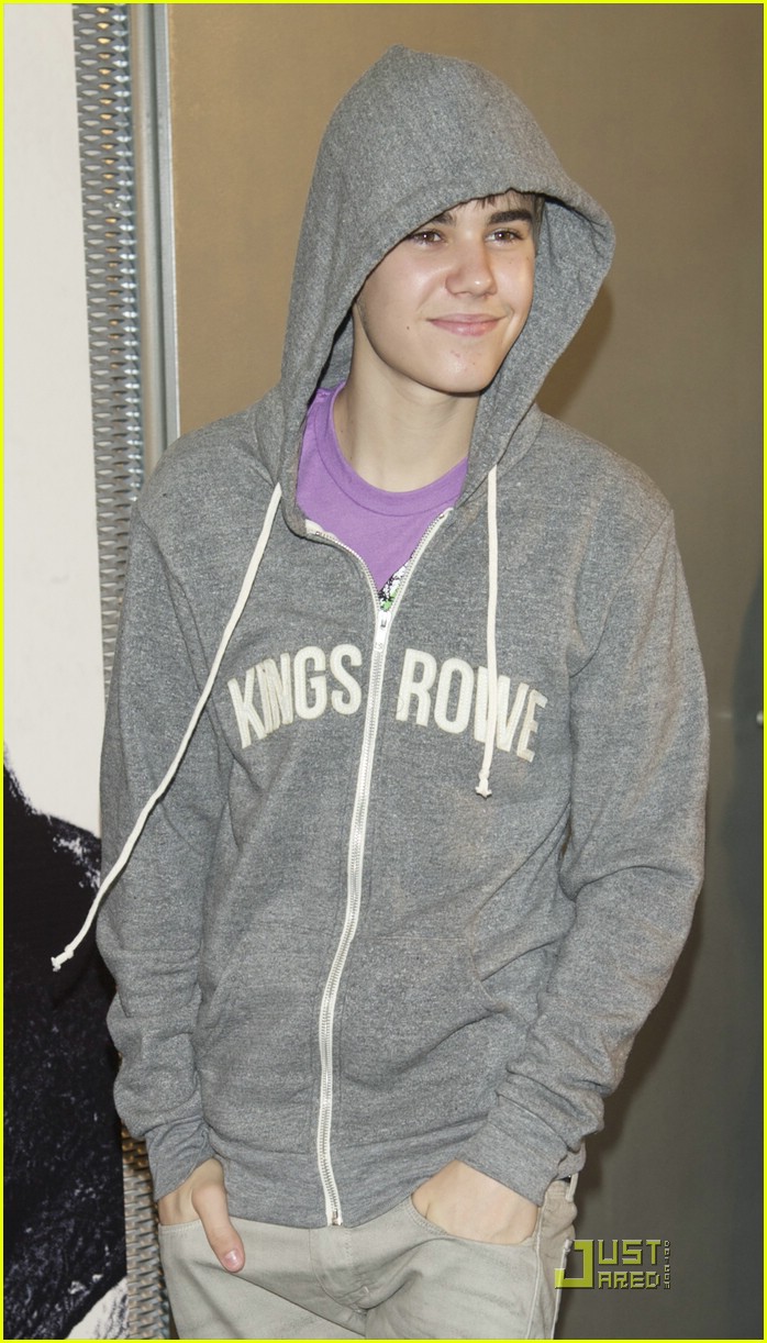 Justin Bieber: Soccer in Spain!