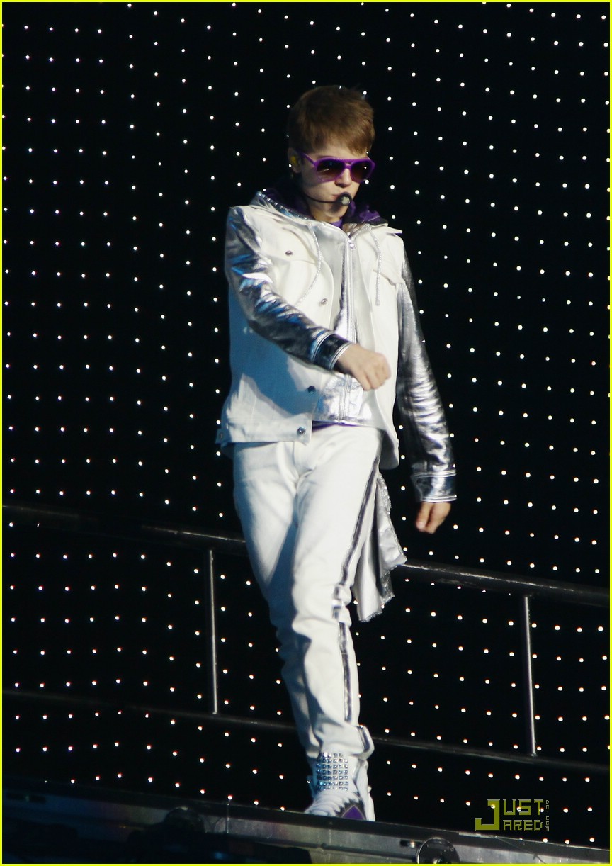 Justin Bieber: D&G Gold Guy