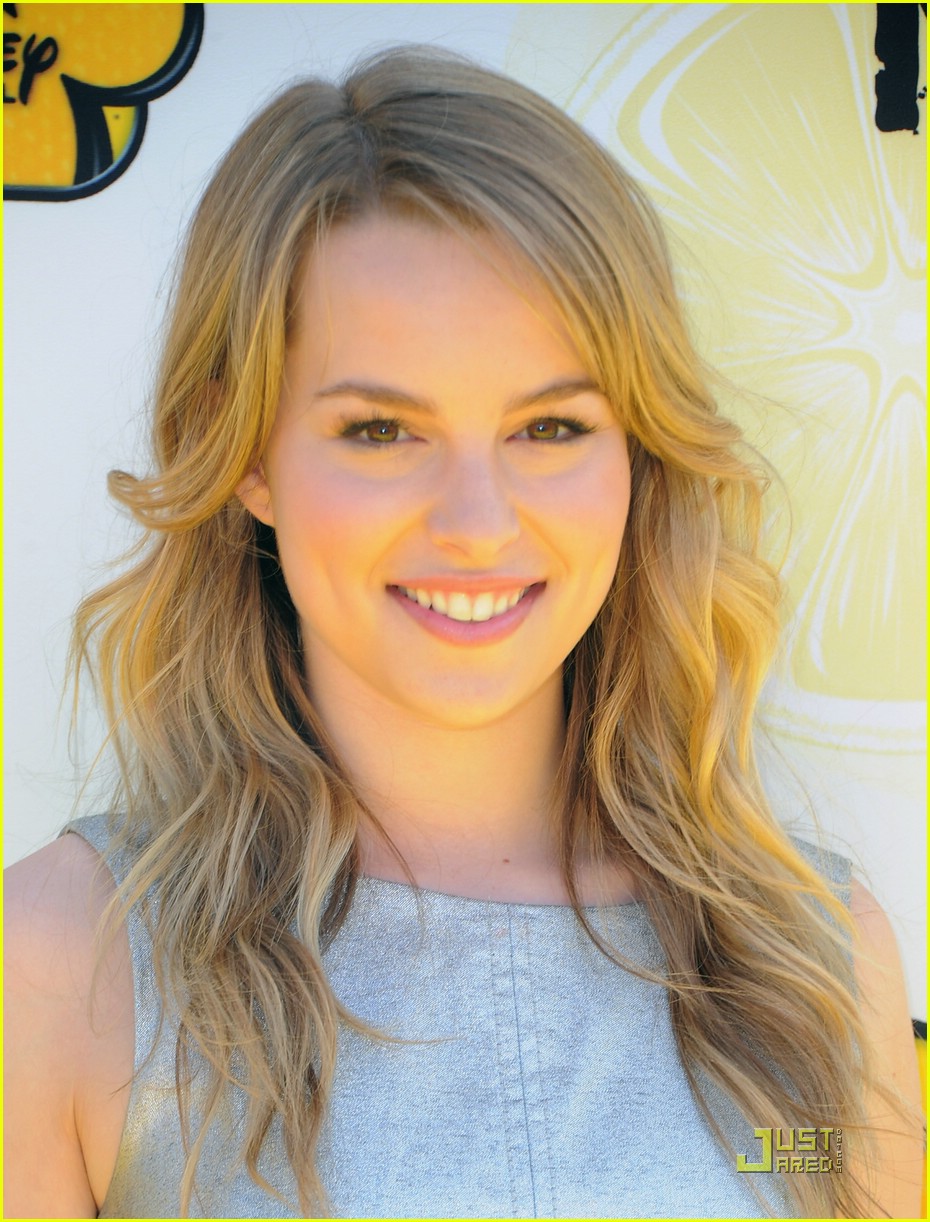 Bridgit Mendler: Lemonade Mouth Premiere!