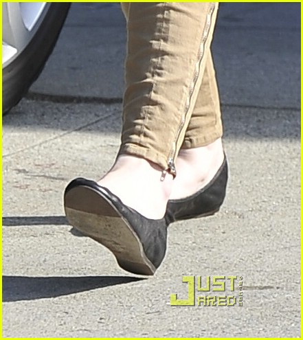 Dakota Fanning Gets A Trim