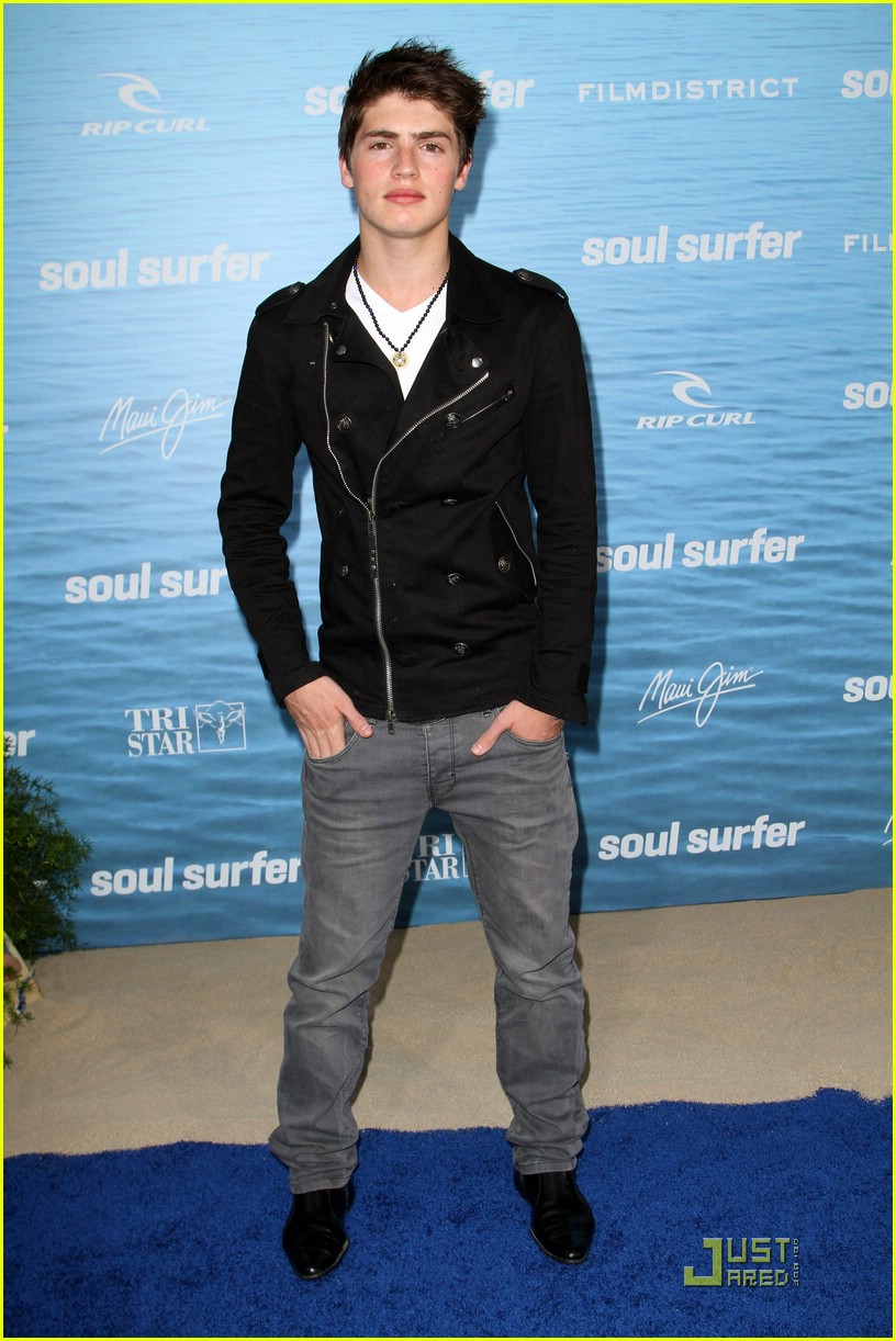 Gregg Sulkin: 'Soul Surfer' Premiere!