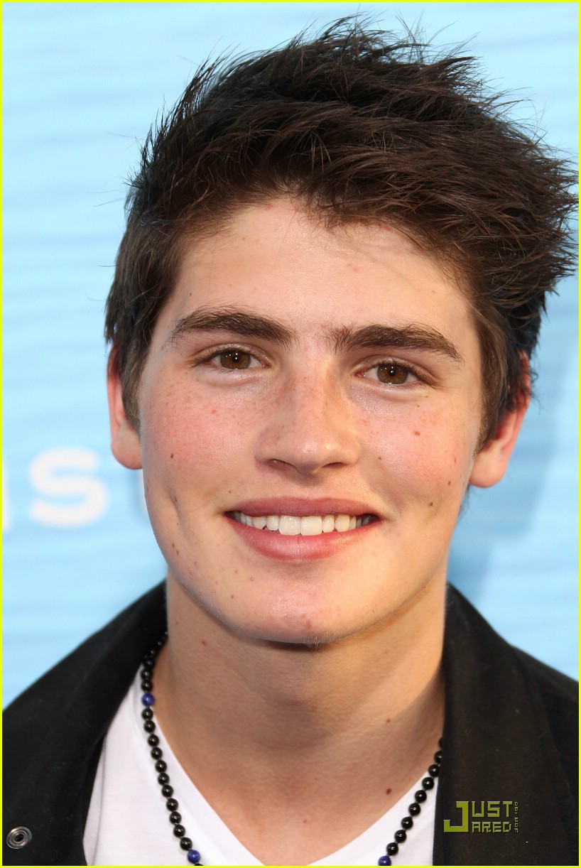 Gregg Sulkin: 'Soul Surfer' Premiere!