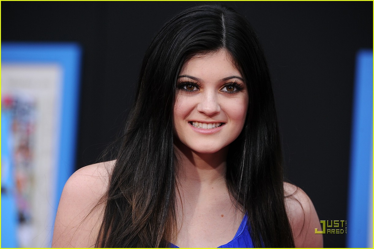 Kendall & Kylie Jenner Have the 'Prom' Blues