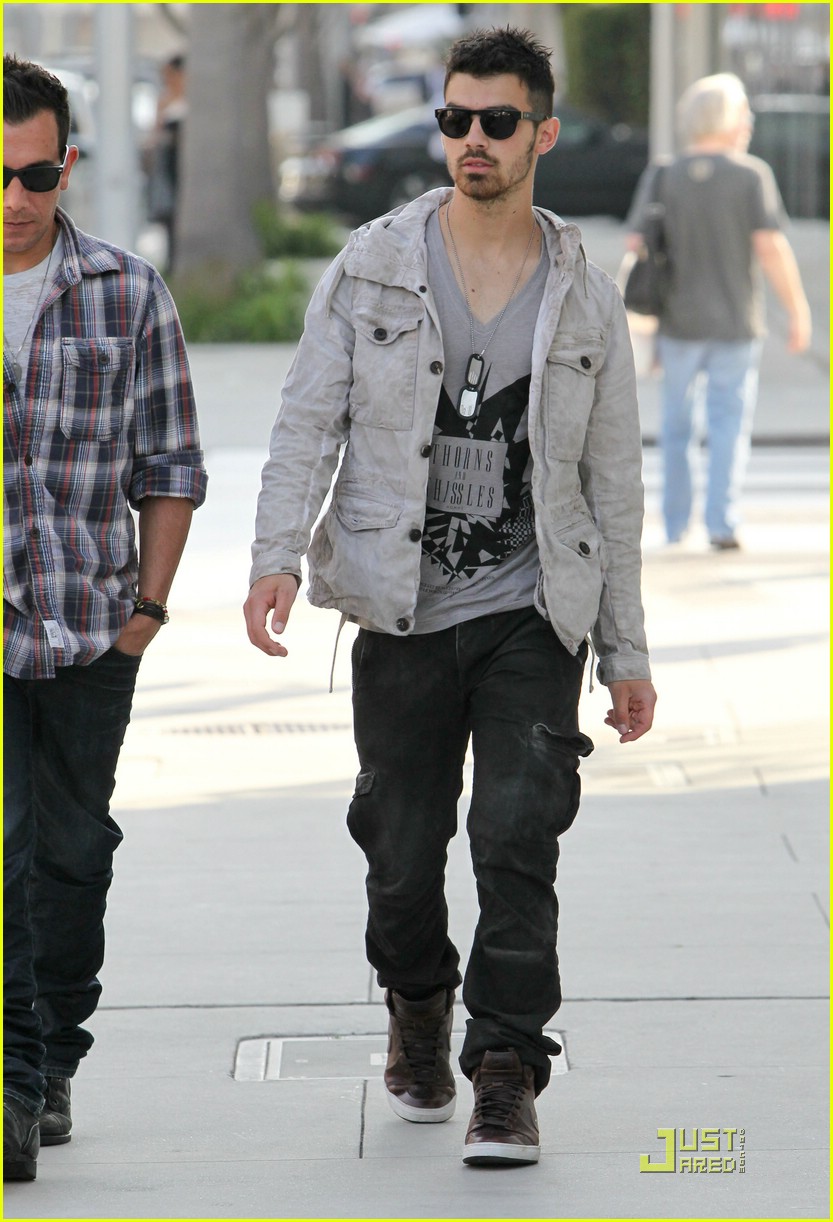 Joe Jonas: Thorns & Thissles
