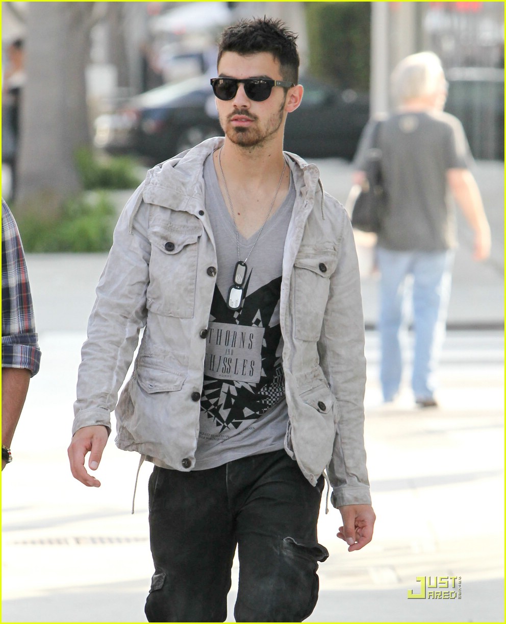 Joe Jonas: Thorns & Thissles